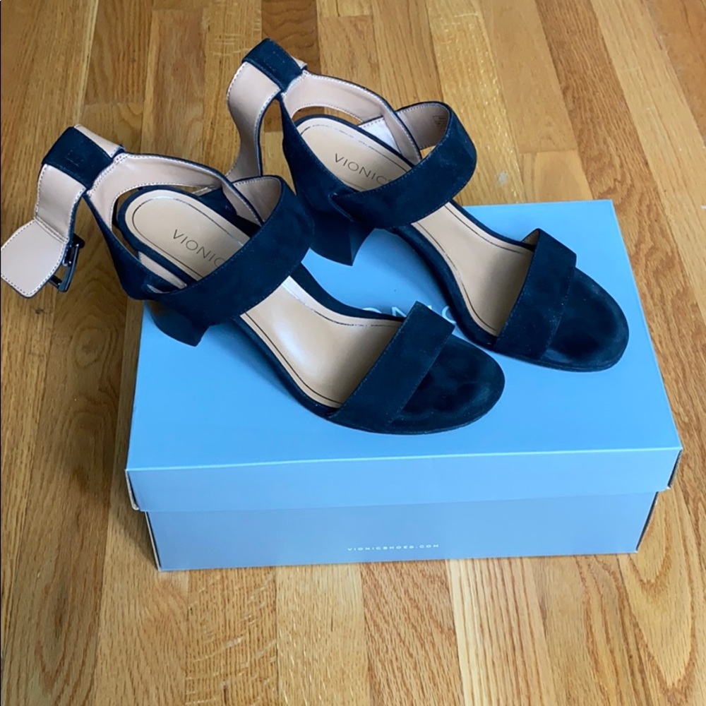 Vionic Black suede strap sandals 9